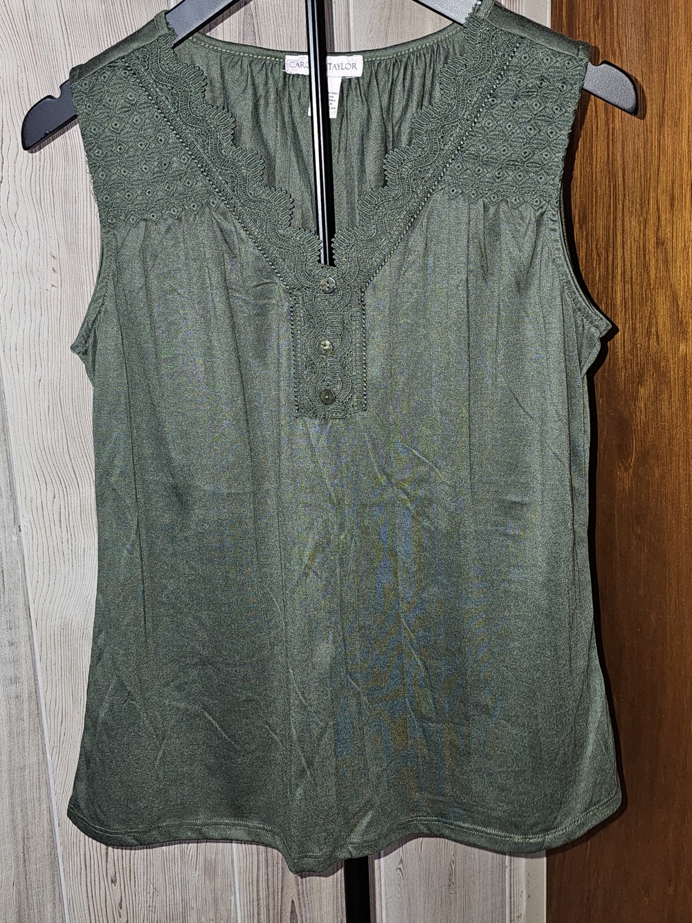 Carolyn Taylor Olive Green Sleeveless Eyelet Split-Neck Top Small